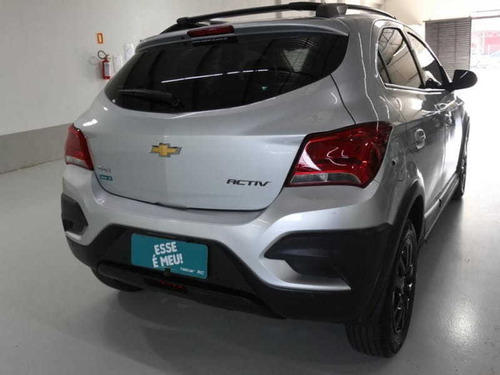 Imagem 3 de 15 de Chevrolet Onix Activ