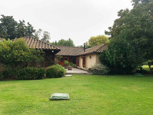 Imagen 1 de 24 de Gran Casa Con Jardín Formado En Calera De Tango