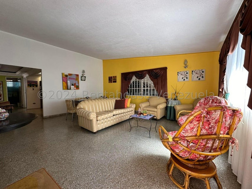 Casa Hermosa Con Amplios Espacios En Conjunto Privado Valle Fresco Con Area Parrilla Estacionamiento Todos Los Servicios Estef 25-1500