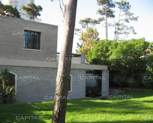 Muy Buena Propiedad En Parada 16 De Playa Mansa! - Ref: 24772