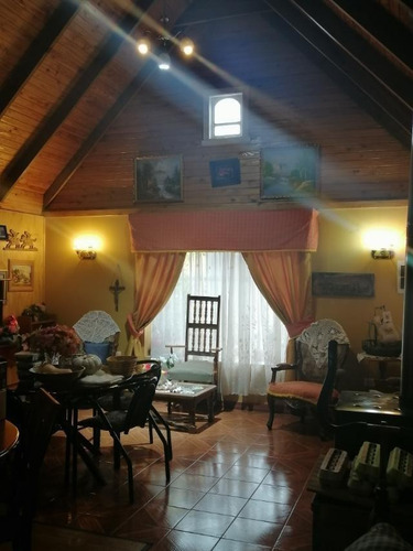 Casa De 220 M2, En Terreno De 828 M2, Con 3 Viviendas Mas.