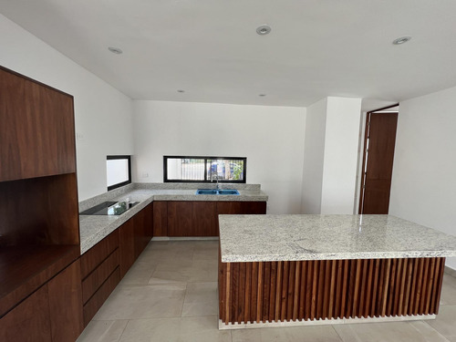 Casa En Venta Merida, Alura Residencial Cholul, 1 Planta, Entrega Inmediata.