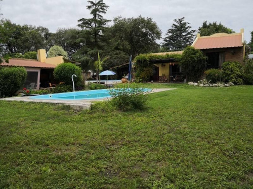 Imagen 2 de 29 de Casa Quinta De Tres Dormitorios, Dos Baños, Quincho, Dos Piletas Y Parque De 2086 M2