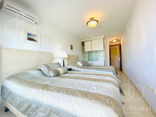 Imagen 14 de 17 de Venta De Apartamento 2 Dormitorios Con Vista Al Mar En Playa Mansa, Punta Del Este- Ref: 54462