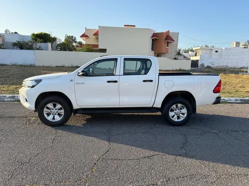 Toyota Hilux 2.7 Cabina Doble Sr Mt