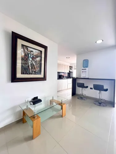 Amplio Apartamento En Laureles.