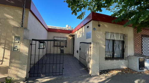 Imagen 1 de 9 de Casa Ph En Venta En Ituzaingó Con Dos Dormitorios