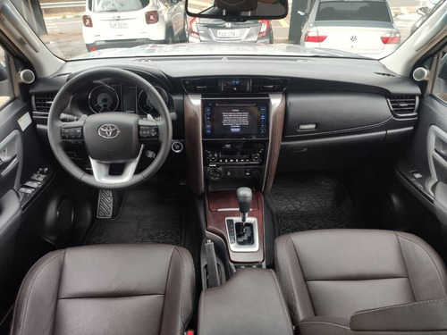 Toyota Hilux Sw4 2.8 Srx 4x4 7 Lugares 16v Turbo