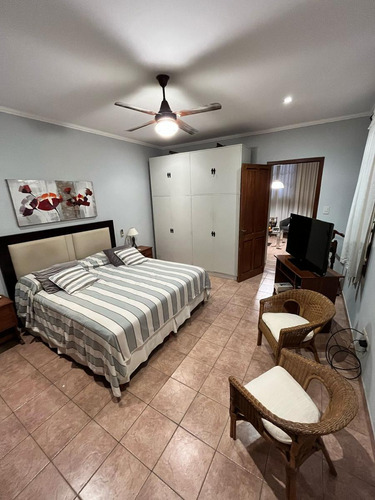 Impecable Casa Centrica De 3 Dormitorios En Venta