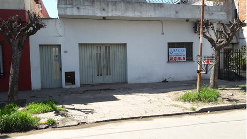 Vendo Dos Deptos Con Cochera Y Patio En Laferrere Sur