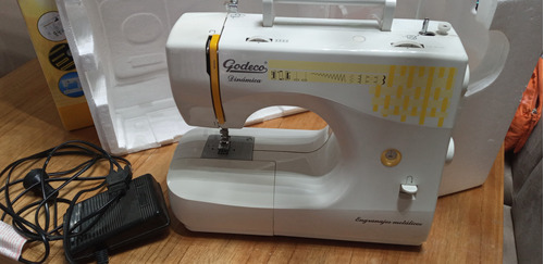 Maquina De Coser Godeco Dinamica Impecable Muy Poco Uso