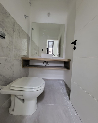 Imagen 4 de 21 de Duplex En Venta De 3 Dormitorios, Galeria Cubierta Con Asador, Cochera Doble