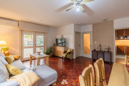 Venta De Casas De Altos En Malvin A Metros Del Mar, Cochera