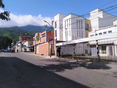 Casa Comercial De Dos Plantas En La Florida, Alto Transito Peatonal Y Vehicular, Para Cualquier Actividad Comercial, Agua, Cantv