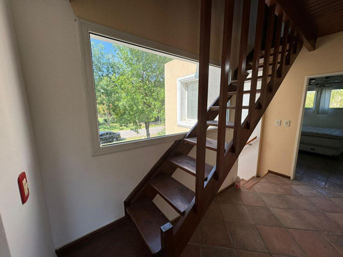 Casa En Venta - 3 Dormitorios 2 Baños - 1000mts2 - Haras Del Sur I