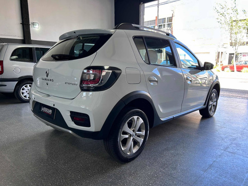 Imagen 5 de 25 de Renault Sandero Stepway 2017 1.6 Privilege 105cv