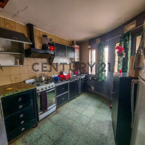 Imagen 2 de 16 de Casa 3 Dormitorios Con Cochera Y Patio En Barrio Residencial