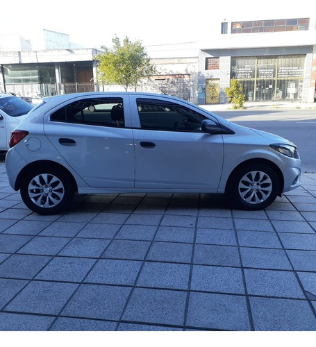 Imagen 5 de 15 de Chevrolet Onix 2018 1.4 Lt 98cv