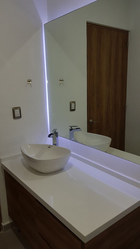 Preciosa Casa En La Condesa Juriquilla, Estudio O 4ta Recamara En P.b, Jardín.-