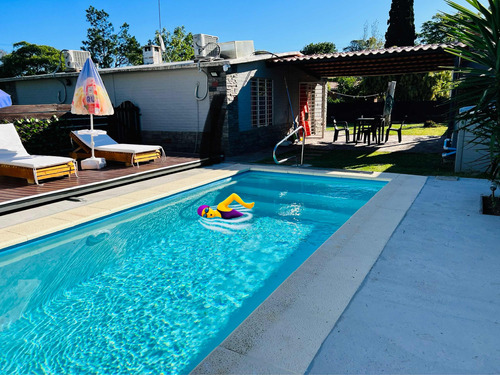 Casa Con Piscina Climatizada ,de Uso Exclusivo De La Casa