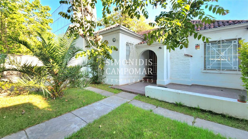 Casa En Venta De 5 Dorm. Las Condes El Golf Metro Tobalaba