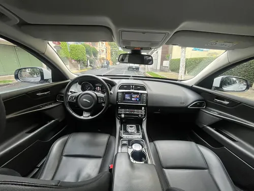 Jaguar XE PURE TECH