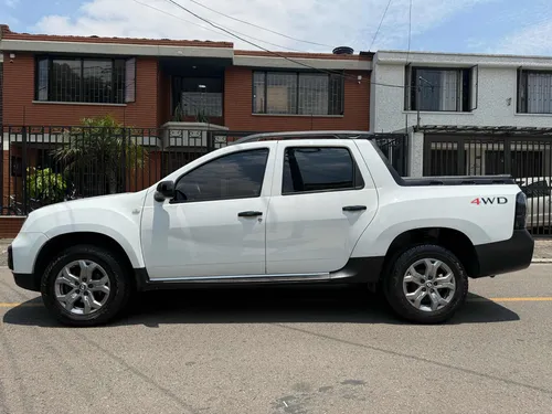 Renault Duster Oroch 1.3 turbo Intens 4x4 mecanica