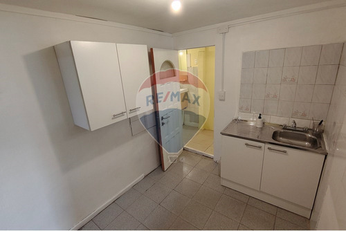 Casa Con Amplio Jardín Y Buena Conectividad