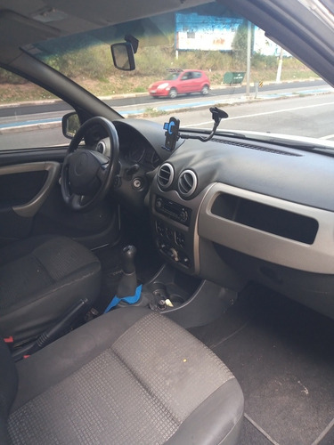 Imagem 8 de 11 de Renault Sandero Expression 1.6 8v Flex 2011