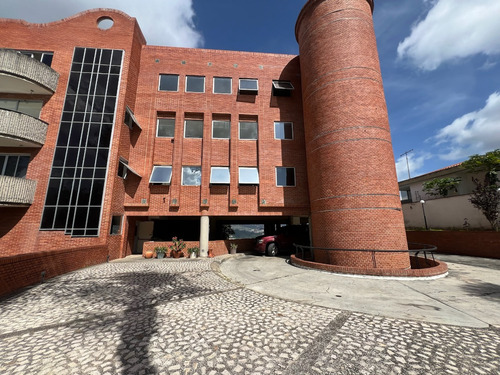 Vende Exclusivo Apartamento Con Terraza Y Vista Panorámica 360°, Urb. Colinas De Bello Monte, (sector Valle Arriba). Calle Cerrada Con Vigilancia, Edificio Boutique De Solo 3 Apartamentos, Privacidad.