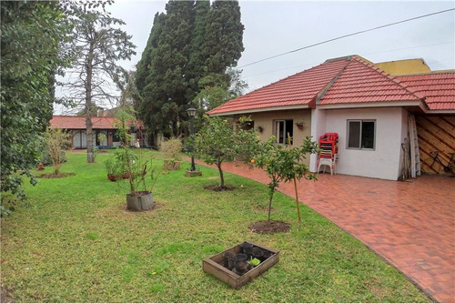 Imagen 26 de 30 de Venta Casa Chalet Parque Pileta Cochera Lanus Este