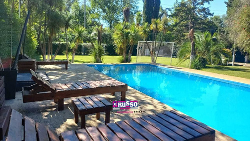 Venta Casa Quinta 6 Ambientes Barrio 20 De Junio