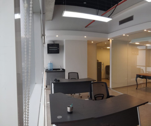 Imagen 10 de 23 de Oficina En Venta Remodelada En C.c Parque Cerro Verde Precio A Consultar