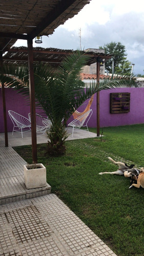 Casa De Dos Dormitorios , Cerca Del Centro, Gas Natural