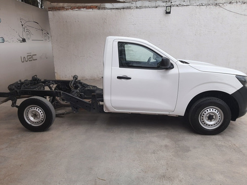 Imagen 15 de 15 de Nissan Np300 2.5 Chasis Cabina Dh Pack Seg Mt 2019