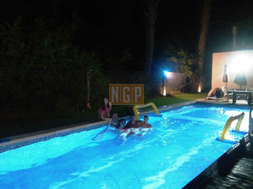 Imagen 2 de 30 de Hermosa Casa Estilo Minimalista Con Piscina Y Muy Buen Parque