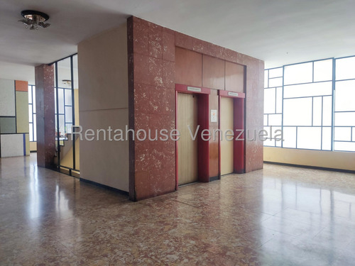 Confortable Apartamento En Venta - Urb. Altamira.