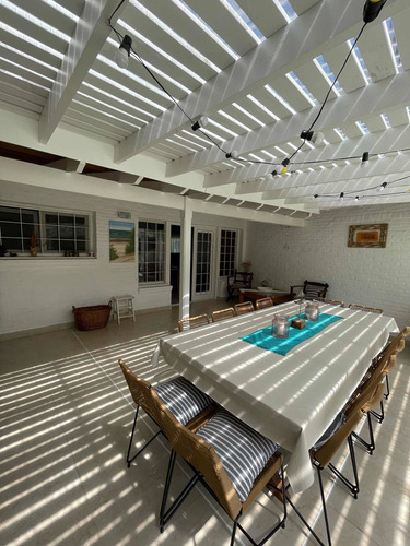 Imagen 2 de 15 de Casa En Carilo 50 Metros Del Mar P/12 Personas