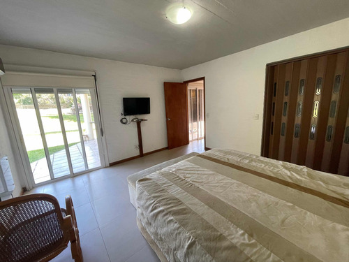Casa A Metros De Rambla Costanera. Excelente Ubicación