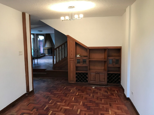Imagen 5 de 14 de Casa Esquinera Unifamiliar Muy Comoda, Terminados En Madera