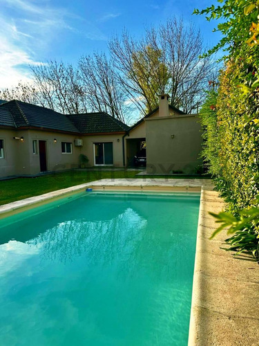 Casa En Venta En Barrio Privado, City Bell