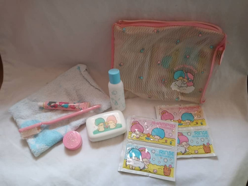 Imagen 2 de 2 de Estuche Para Cosméticos Viajero Sanrio