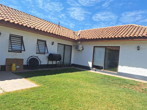 Casa En Arriendo De 3 Dorm. En Cond. Rinconada De Los Andes