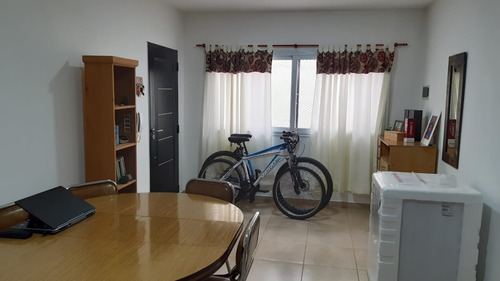 Imagen 4 de 10 de Venta Departamento 3 Amb Con Cochera