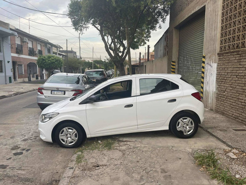 Imagen 19 de 25 de Chevrolet Onix 2019 1.4 Joy Ls