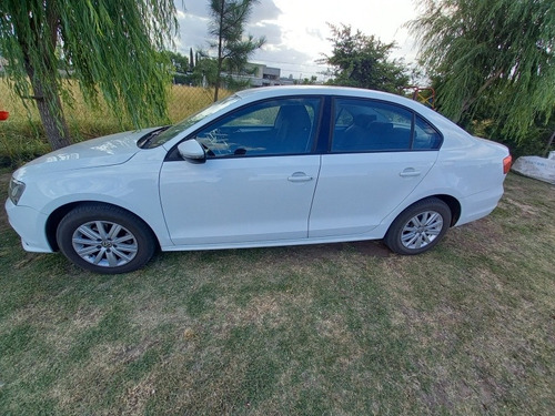 Imagen 5 de 10 de Volkswagen Vento 2015 2.0 Advance 115cv