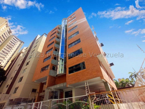 Lujoso Apartamento En Venta En Urb San Isidro 23-22670 Cm