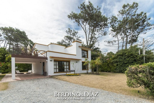 Casa En Venta En Pinares- Ref: 589