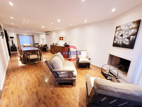 Venta Excelente Casa De 6 Ambientes Con Jardín, Quincho, Pileta Y Parrilla Florida Este