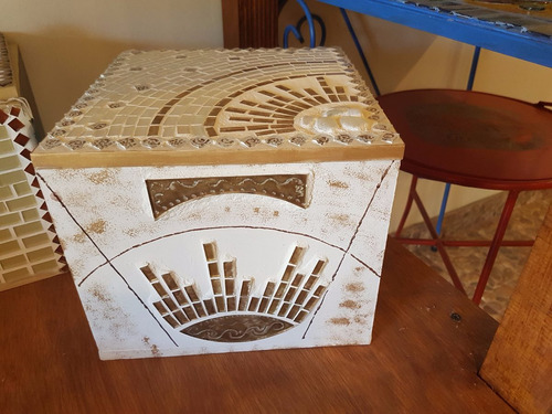 Caja Decorada Con Mosaiquismo (c/una)